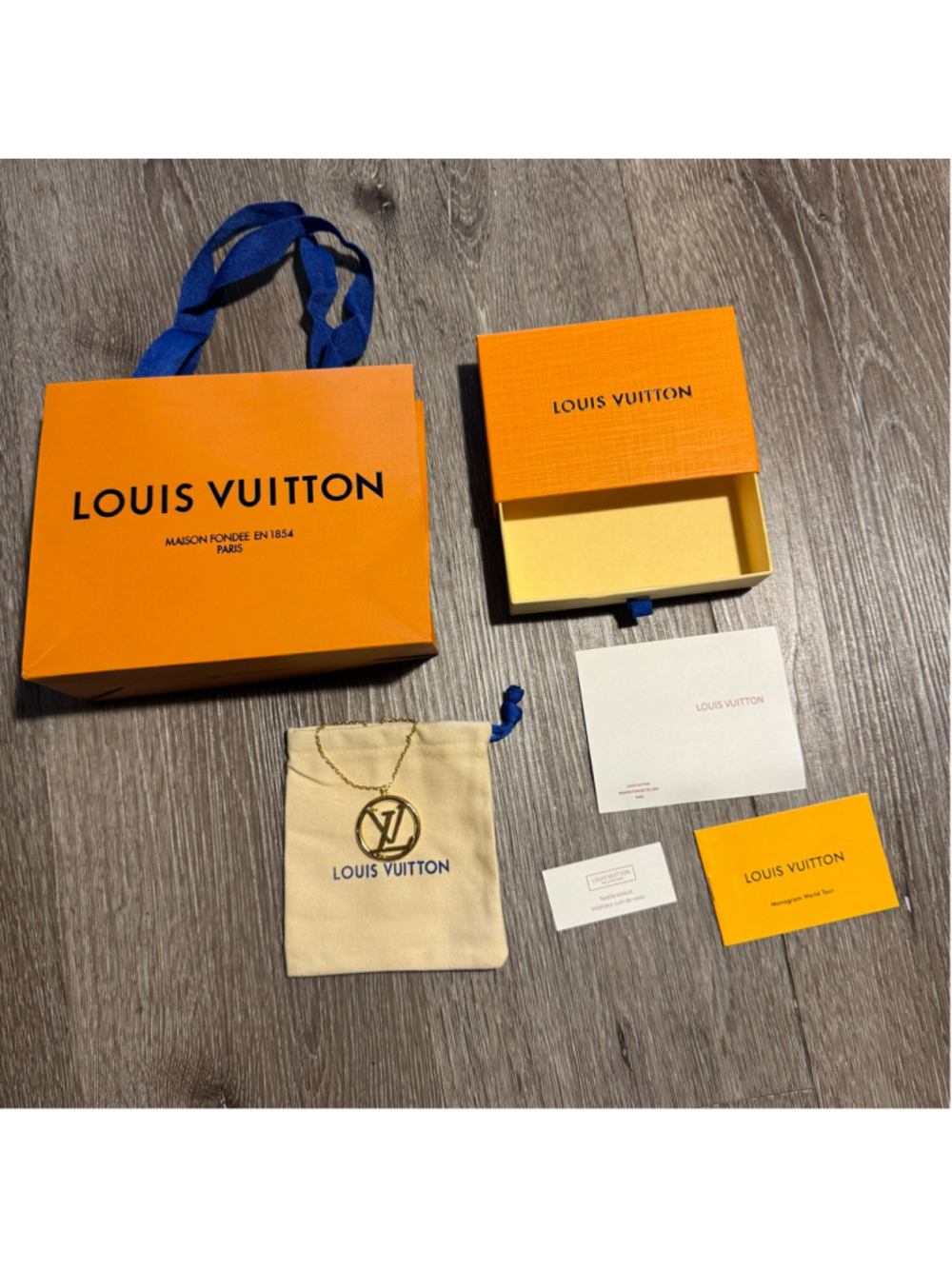 Women's Louis Vuitton Gold Tone LV Circle Logo Necklace One Size